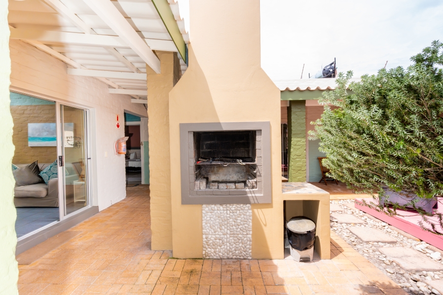6 Bedroom Property for Sale in Middedorp Western Cape